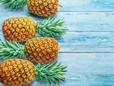 Ananas Meyve mavi ahşap tablo.