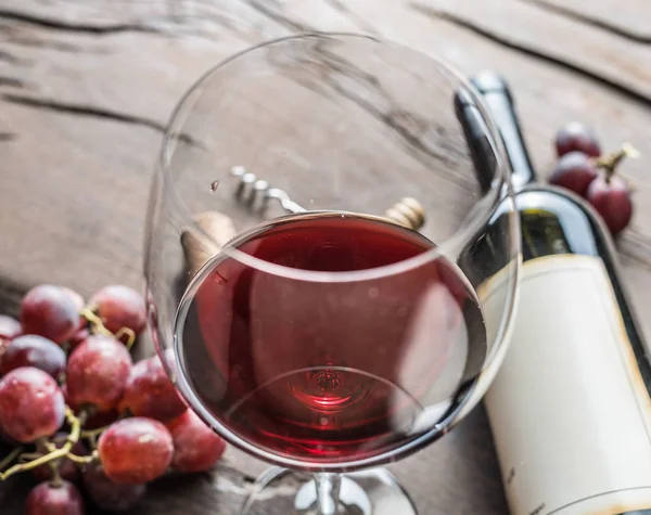 Glas Wijn Fles Wijn Druiven Houten Achtergrond Wijn Proeverij — Stockfoto
