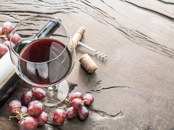 Glas Wijn Fles Wijn Druiven Houten Achtergrond Wijn Proeverij — Stockfoto