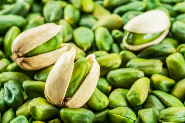 Nueces Pistacho Verdes Con Cáscara Sobre Muchos Pistachos Fondo Alimentario —  Fotos de Stock