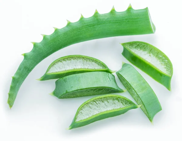 Aloe Oder Aloe Vera Frische Blätter Und Scheiben Auf Weißem — Stockfoto