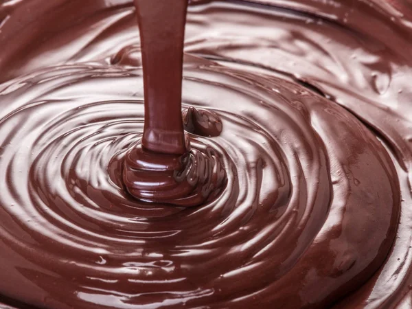 Eritilmiş çikolata veya çikolata sır. Makro.