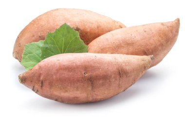 Tatlı patates. Beyaz bir arka plan üzerinde izole.