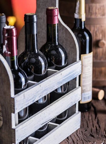 Bottiglie Vino Cassa Legno Fusto Vino Quercia — Foto Stock