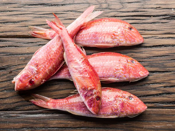 Red Mullet Papan Kayu — Stok Foto