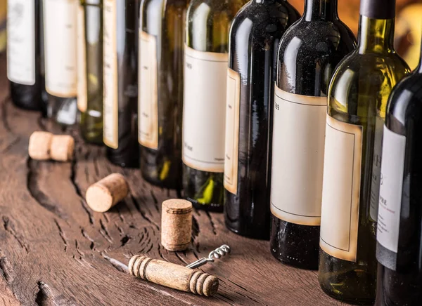 Şarap Şişeleri Hattı Yakın Çekim — Stok fotoğraf