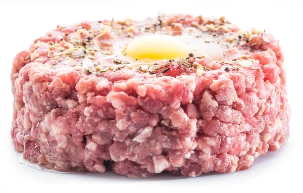 Marken Kotlett Eller Hamburgare Med Vaktel Ägg Äggula Och Kryddor — Stockfoto