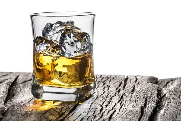 Vaso Whisky Vaso Whisky Con Cubitos Hielo Sobre Mesa Fondo —  Fotos de Stock