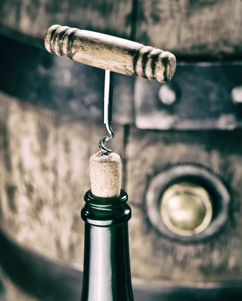 Opening Wine Bottle Oak Wine Keg Background — Stock Photo, Image