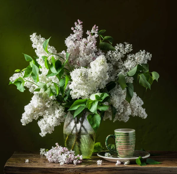 Bouquet Lilas Sur Table Bois — Photo