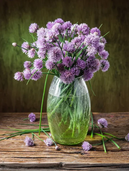 Bouquet Onion Chives Flowers Vase Wooden Table — Stock Photo, Image