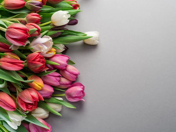 Bunter Strauß Tulpen Auf Grauem Hintergrund Ansicht Von Oben — Stockfoto