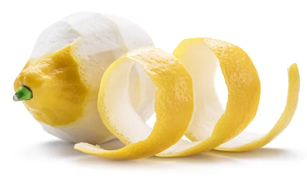 皮をむいたレモンと白い背景の上のレモン風味 クローズ アップ — ストック写真