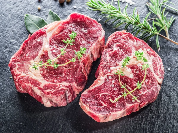 Raw Ribeye Steaks Beef Steak Graphite Tray Herbs — Stock Photo, Image