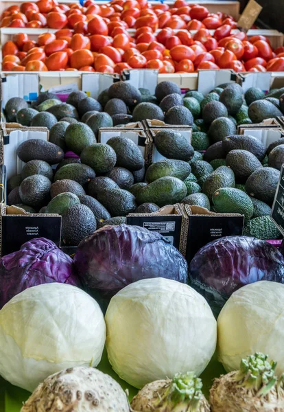 Trälådor Med Olika Grönsaker Marknaden — Stockfoto