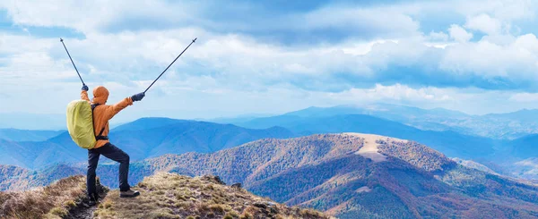 Hiker Enjoying Trip Top Mountain — Stock Photo, Image