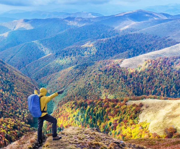 Hiker Enjoying Trip Top Mountain — Stock Photo, Image