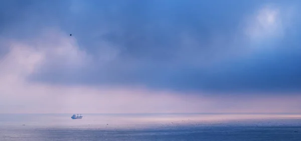 穏やかな海と空の雲 — ストック写真