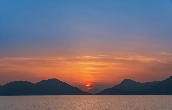 Deniz Kıyısında Günbatımı — Stok fotoğraf