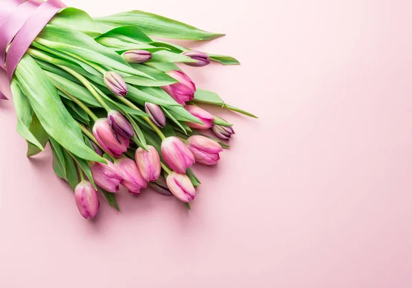 Csokor Rózsaszín Tulipánok Lightpink Háttér Szemközti Nézet — Stock Fotó