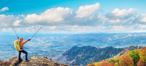 Hiker Enjoying Trip Top Mountain — Stock Photo, Image