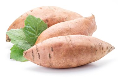 Tatlı patates. Beyaz bir arka plan üzerinde izole.