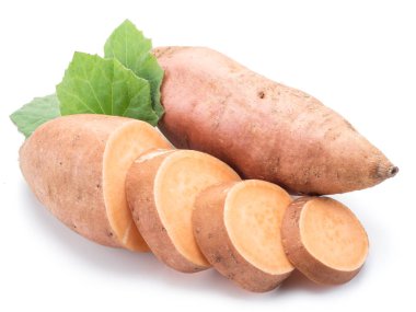 Tatlı patates. Beyaz bir arka plan üzerinde izole.