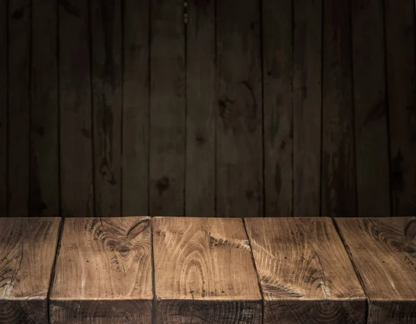 バックグラウンドで古い木製のテーブルトップと木製の壁 — ストック写真