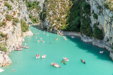 Kano Verdon Nehri boyunca seyahat. Fransa. 2017.07.30.