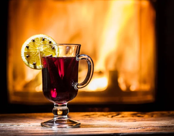 Hot Mulled Wine Orange Slice Cloves Cinnamon Stick Fireplace Warm — Stock Photo, Image