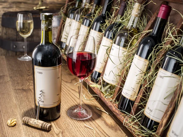 Glas Vin Och Flaska Vin Provning Vid Lagring — Stockfoto