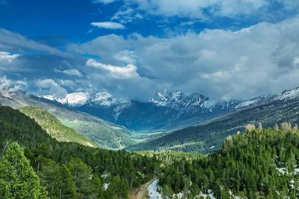 Alp Dolomitów Pięknej Górskiej Scenerii Śniegiem Pokryte Blaty Błękitne Niebo — Zdjęcie stockowe