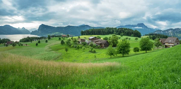 Falu Horn Mount Pilatus Svájc Május 2018 Zöld Tavaszi Mezők — Stock Fotó