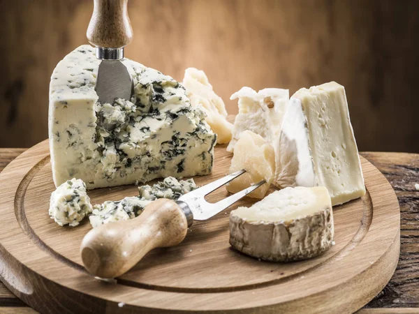 Danish Blue Cheese Wooden Board — Stock Photo, Image