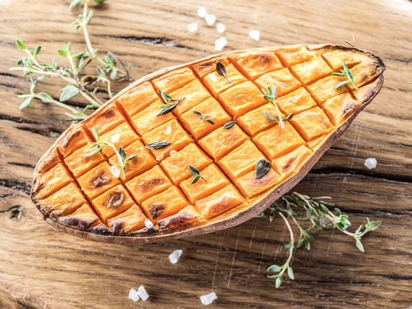 Gebakken Batata Oude Houten Tafel — Stockfoto