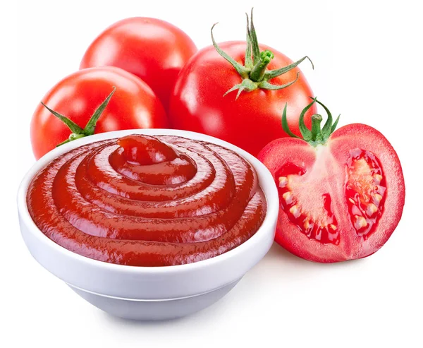 Schüssel Ketchup Sauce Und Rote Reife Tomaten Auf Weißem Hintergrund — Stockfoto