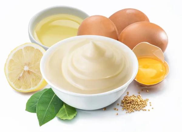 Mayonnaise Sauce Weißer Schüssel Mit Mayonnaise Zutaten Auf Weißem Hintergrund — Stockfoto