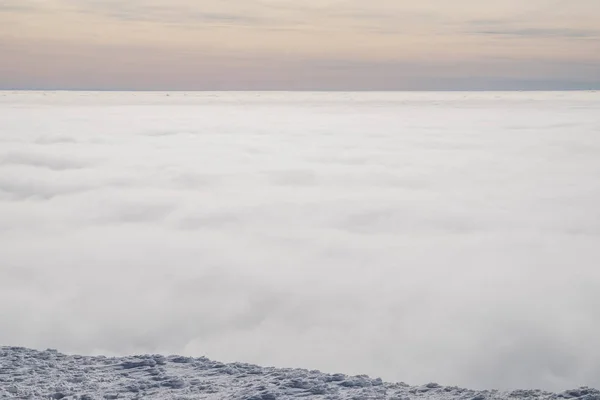 Вище Білих Важких Хмар Панорама Хмарного Пейзажу Вершини Гори — стокове фото