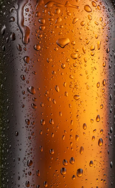 Buğulu Bir Bira Şişesi Bardak Atış Kapatın — Stok fotoğraf