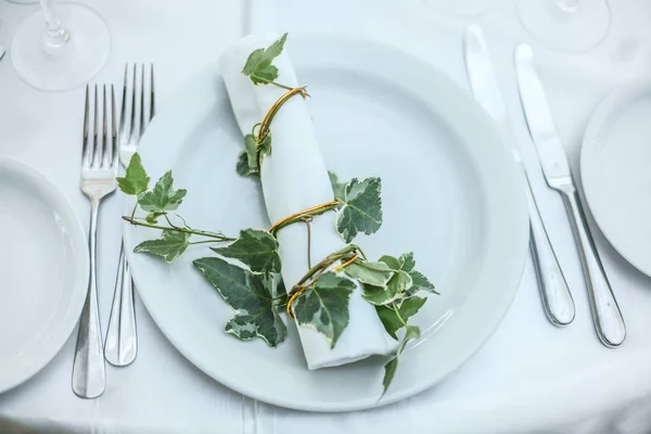 Cadre Vacances Blanc Décoré Avec Des Rameaux Verts Vue Dessus — Photo