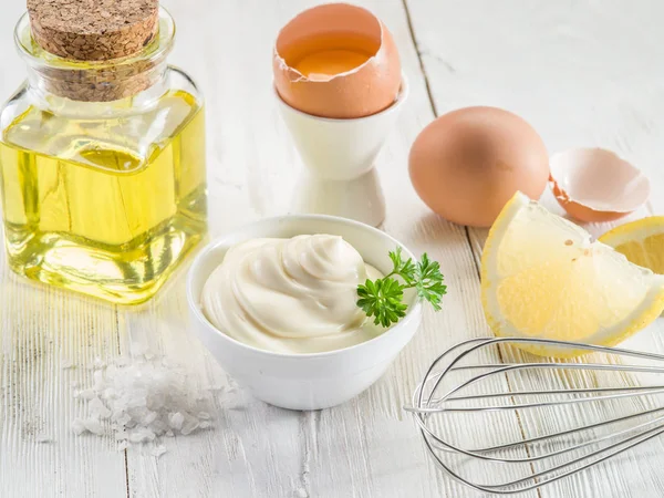 Natürliche Mayonnaise Zutaten Und Die Sauce Selbst — Stockfoto