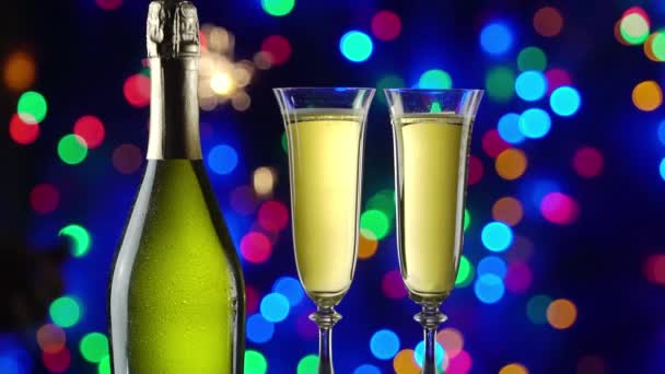 Жизнь Бутылкой Шампанского Очках Мерехтливими Вогнями Блискітками Різдвяних Свят — стокове відео