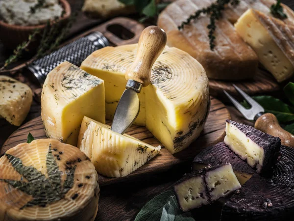 Quesos Caseros Sobre Fondo Madera Fondo Queso — Foto de stock gratis