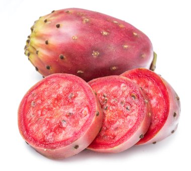 Opuntia meyve ya da inciri meyve beyaz arka plan üzerinde. Yakın çekim.