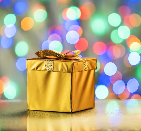 Golden Gift Box Symbol Wishes Celebration Colorful Blurred Bokeh Background — Stock Photo, Image