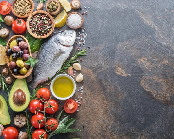 Raw Dorado Fish Spices Vegetables Graphite Board Top View — Stock Photo, Image