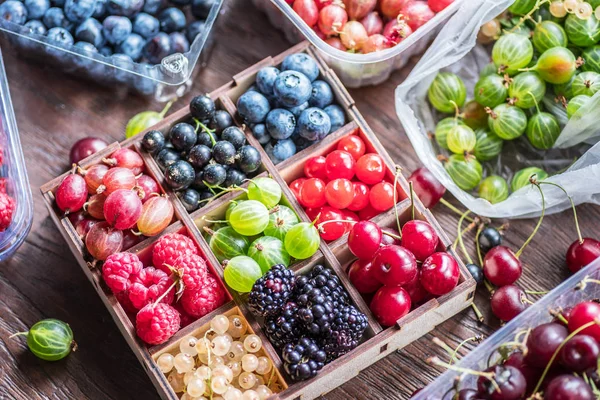 Colorful Berries Wooden Crate Table Top View — Stock Photo, Image