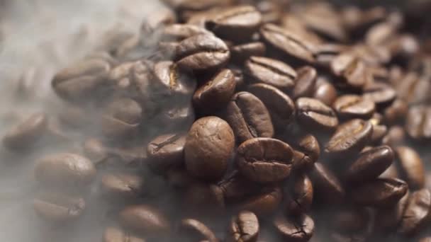 Doftande Kaffebönor Rostas Stekpanna Röken Kommer Från Kaffebönor Hela Kompositionen — Stockvideo