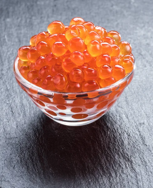 Roter Kaviar Der Schüssel Auf Grauem Graphithintergrund Makrobild — Stockfoto