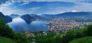 Lugano, İsviçre, 12 Mayıs 2018. Güzel panoramik Monte Bre dağ şehirden Lugano.